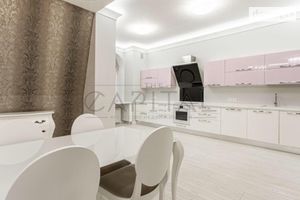 Сдается в аренду 4-комнатная квартира 240 кв. м в Киеве