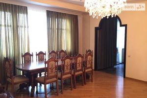 Сдается в аренду 4-комнатная квартира 167 кв. м в Киеве