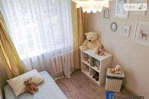 Продається 2-кімнатна квартира 42 кв. м у Дніпрі
