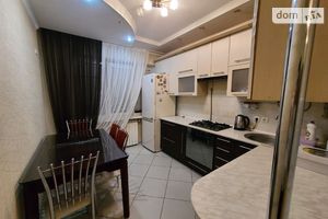 Продается 2-комнатная квартира 52 кв. м в Черновцах