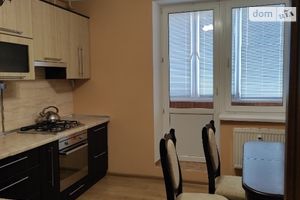 Продается 2-комнатная квартира 67.5 кв. м в Ровно