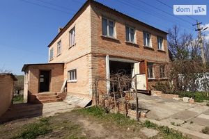 Продается дом на 2 этажа 200 кв. м с участком