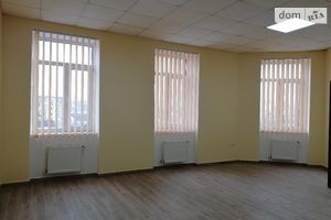 Сдается в аренду офис 43.9 кв. м в торгово-офисном центре