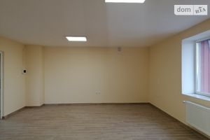Сдается в аренду офис 83.8 кв. м в торгово-офисном центре