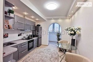 Сдается в аренду 1-комнатная квартира 42 кв. м в Киеве