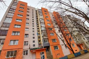 Продається 3-кімнатна квартира 64 кв. м у Чернігові