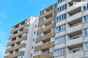 Продається 3-кімнатна квартира 83.6 кв. м у Чернігові
