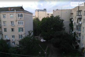 Продається 3-кімнатна квартира 67 кв. м у Крижополе
