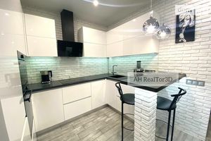 Продається 2-кімнатна квартира 72 кв. м у Дніпрі