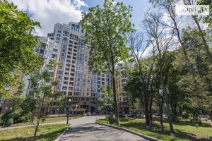 Продается 8-комнатная квартира 500 кв. м в Киеве