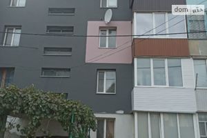 Продається 4-кімнатна квартира 82 кв. м у Крижополе