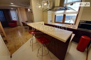 Продается 4-комнатная квартира 161 кв. м в Киеве
