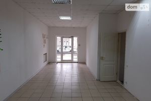 Здається в оренду офіс 44 кв. м в нежитловому приміщені в житловому будинку