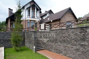 Здається в оренду будинок 2 поверховий 1330 кв. м з бесідкою