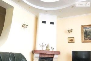 Продается дом на 3 этажа 300 кв. м с садом
