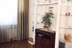 Продается дом на 3 этажа 300 кв. м с участком