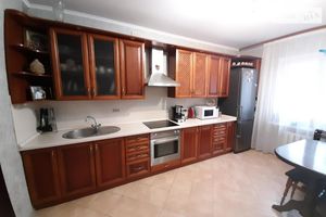 Продается 3-комнатная квартира 96 кв. м в Киеве