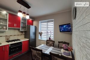 Продається 3-кімнатна квартира 72 кв. м у Чернігові