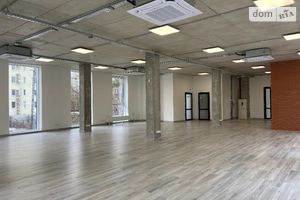 Сдается в аренду офис 241.1 кв. м в торгово-офисном центре