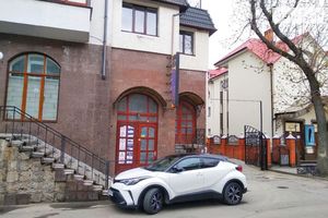 Продається нежитлове приміщення в житловому будинку 293.2 кв. м в 11-поверховій будівлі