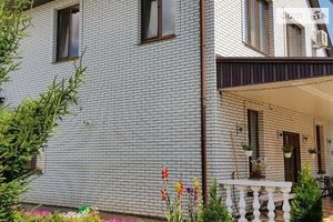 Продается дом на 2 этажа 192 кв. м с участком