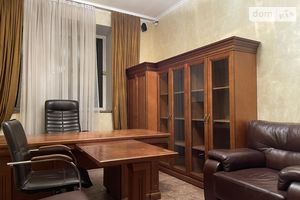 Здається в оренду офіс 74 кв. м в нежитловому приміщені в житловому будинку