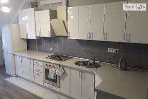Сдается в аренду 1-комнатная квартира 50 кв. м в Ужгороде