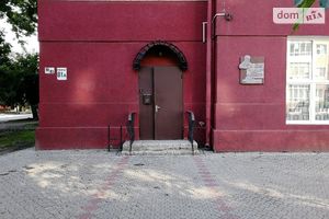 Продається офіс 169.3 кв. м в нежитловому приміщені в житловому будинку